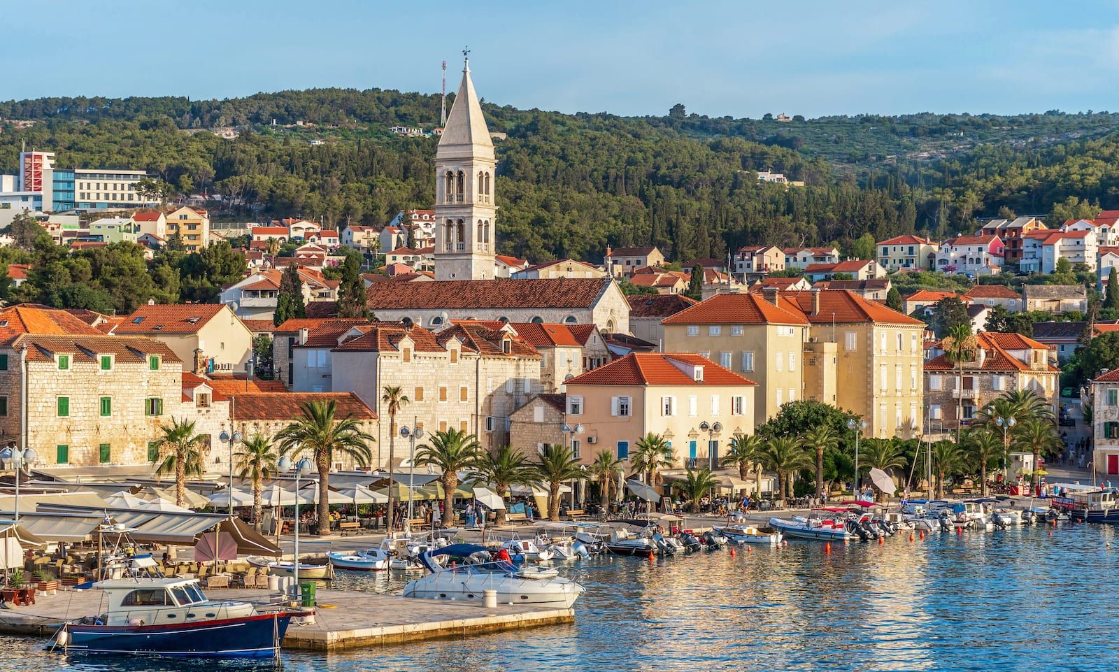 La città di Supetar nell’isola di Brac